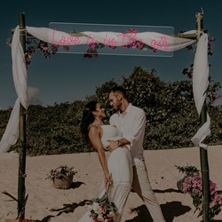 Bild von Neon für Hochzeit "Love is in the air"